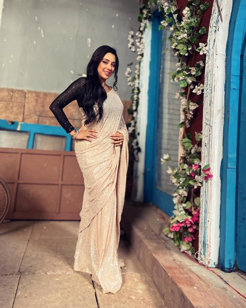 rupali-ganguly-cute-saree-photos